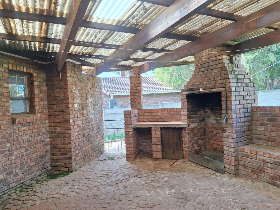 To Let 4 Bedroom Property for Rent in Strelitzia Park Eastern Cape